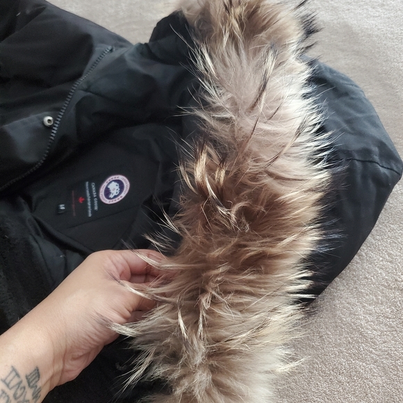 Women's Canada Goose Parka coat - Picture 9 of 13